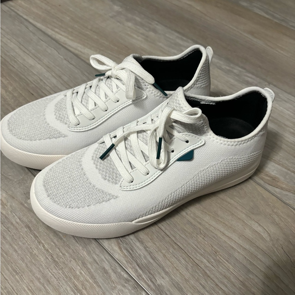Vessi Women’s Weekend Sneaker, Marble White, Size 8 (BRAND NEW)